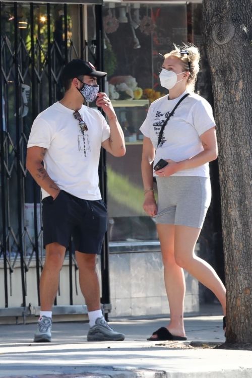 Sophie Turner and Joe Jonas Out in Los Angeles 2020/06/21 15