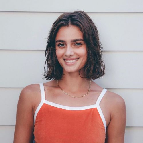 Taylor Hill Cut Her Hair Photos Shared in Instagram 2020/06/20 6