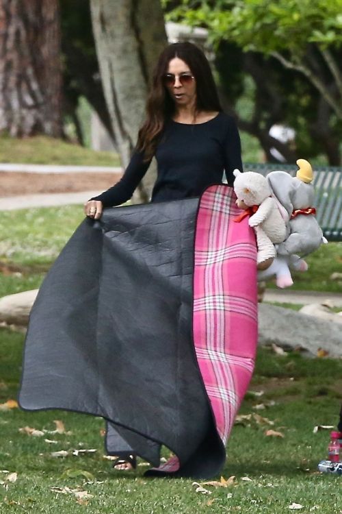 Terri Seymour Out at a Park in Beverly Hills 2020/06/05 1