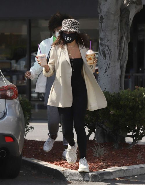 Vanessa Hudgens Out for Coffee in Los Angeles 2020/06/06 9