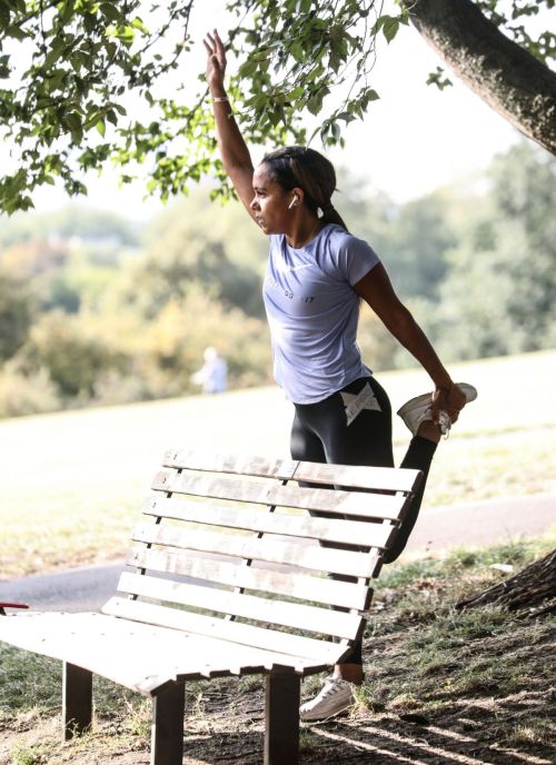 Alex Scott Workout at a Park in London 2020/09/18 2