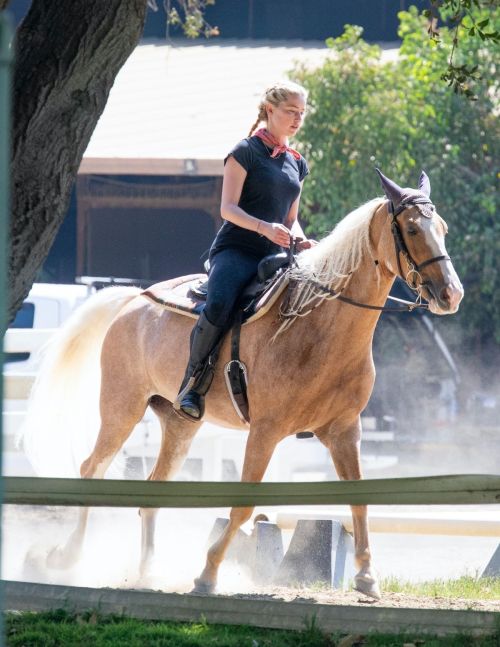 Amber Heard at Horseback Riding in Los Angeles 2020/09/23 5