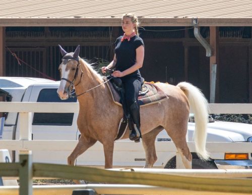 Amber Heard at Horseback Riding in Los Angeles 2020/09/23 7