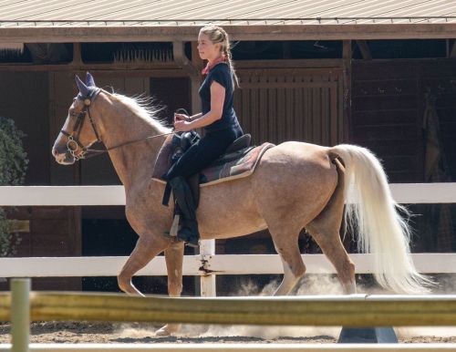 Amber Heard at Horseback Riding in Los Angeles 2020/09/23 11