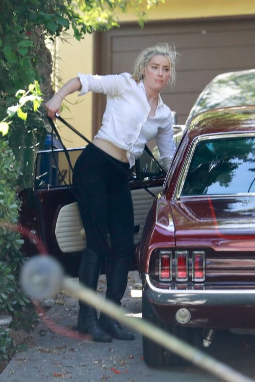 Amber Heard Out Driving in Los Angeles 2020/09/22 2