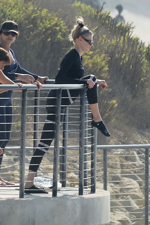 Charlotte McKinney Doing Yoga with Friends at a Beach in Malibu 2020/09/23 1