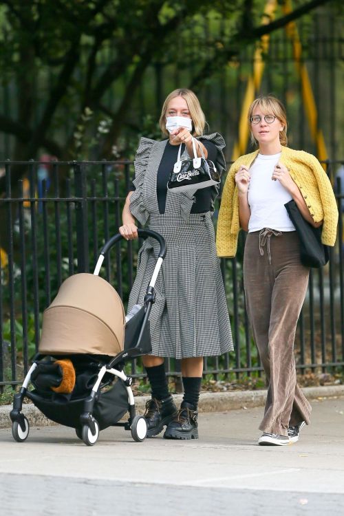 Chloe Sevigny Out with her Baby and Friend in New York 2020/09/22 2