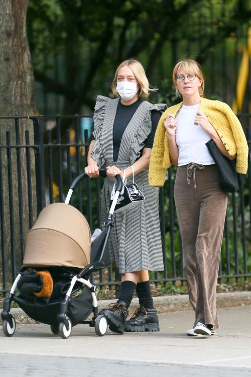 Chloe Sevigny Out with her Baby and Friend in New York 2020/09/22 3