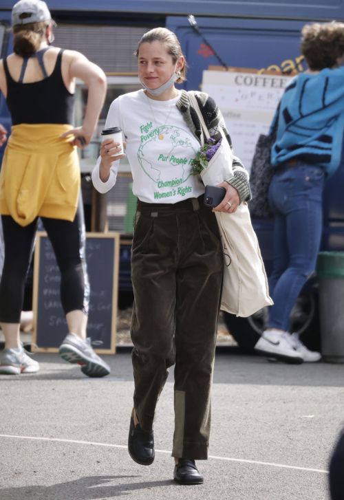 Emma Corrin Shopping at Farmers Market in London 2020/09/21 3