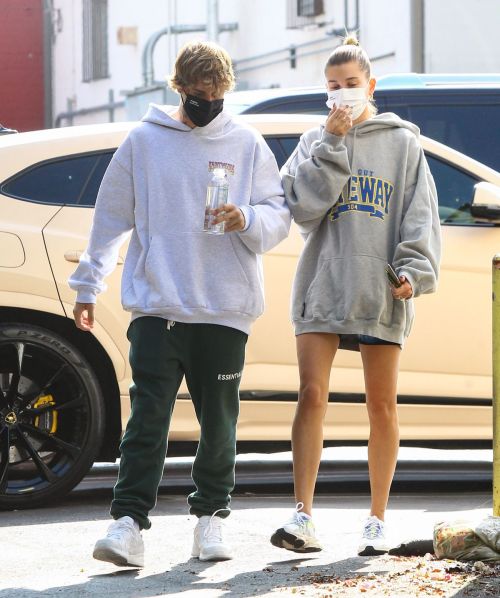 Hailey and Justin Bieber Out for Breakfast After a Workout in West Hollywood 2020/09/23 7