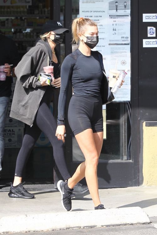 Hailey Bieber and Justine Skye Out for Juice after a Workout in Los Angeles 2020/09/21 7