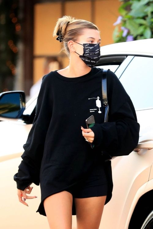 Hailey Bieber Out for Lunch at Il Pastaio in Beverly Hills 2020/09/18 1