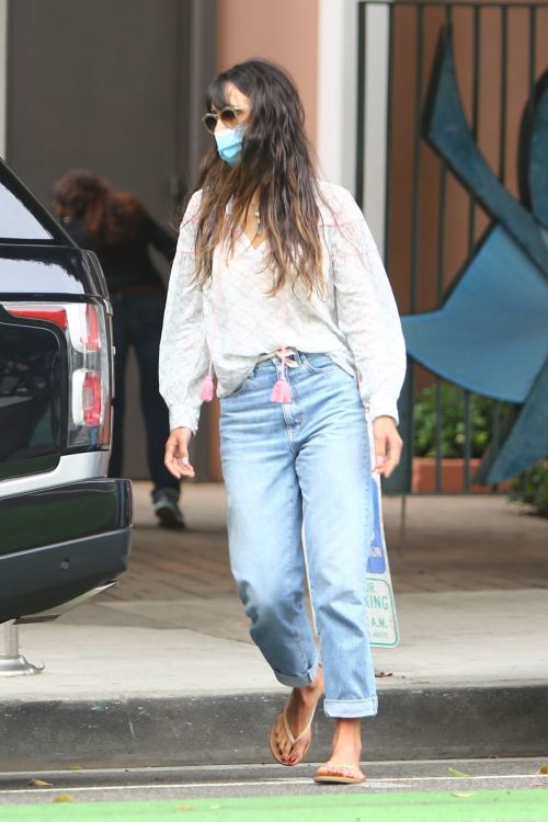 Jordana Brewster in Denim Out in Santa Monica 2020/09/21 4