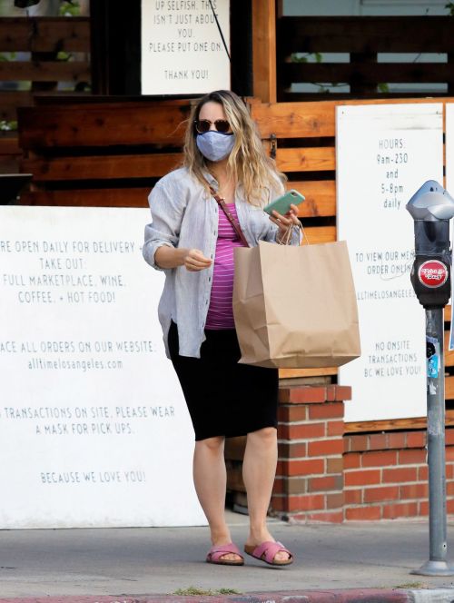 Pregnant Rachel McAdams Out for Takeout Food in Los Angeles 2020/09/17 1