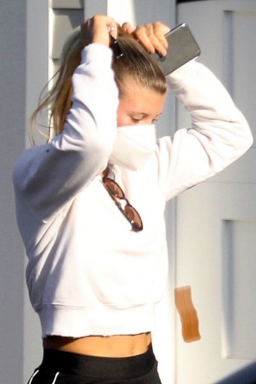 Sofia Richie Arrives at a Friends House in Malibu 2020/09/20 1