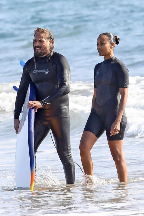 Zoe Saldana in Wetsuit at Surf Session in Malibu 2020/09/20 7