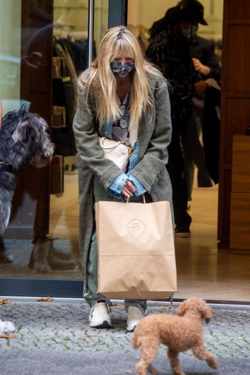 American German Model Heidi Klum Out Shopping in Berlin 2020/10/24 1