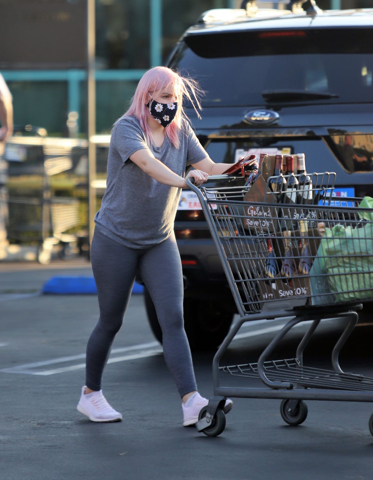 Ariel Winter Out Shopping in Los Angeles 2020/09/25