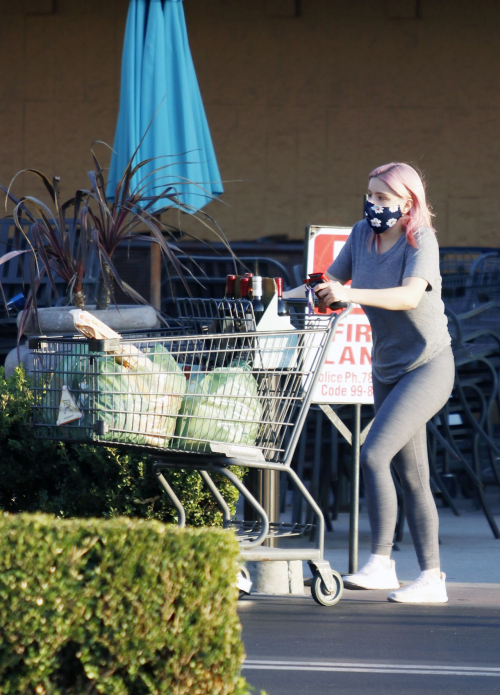 Ariel Winter Out Shopping in Los Angeles 2020/09/25 9