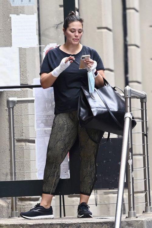Ashley Graham Leaves a gym in New York 2020/10/02 2