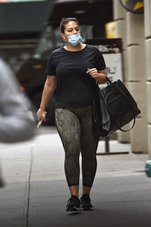 Ashley Graham Leaves a gym in New York 2020/10/02 6