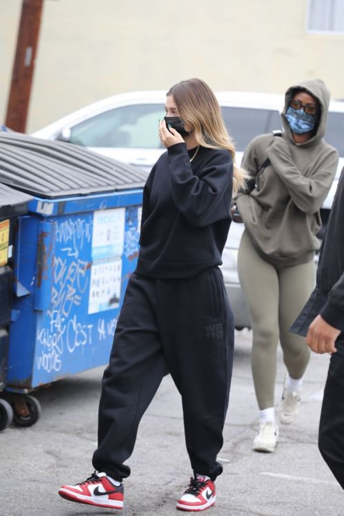 Hailey Rhode Bieber Arrives at a Spa in Los Angeles 2020/10/23 3
