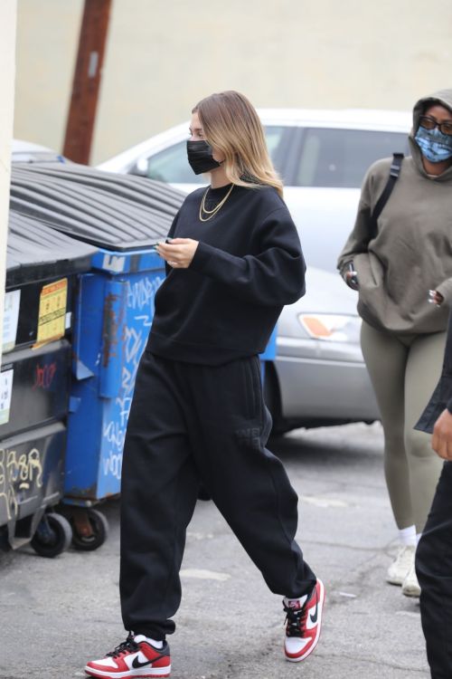 Hailey Rhode Bieber Arrives at a Spa in Los Angeles 2020/10/23 4