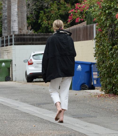 Ireland Baldwin Out on Her Birthday in Los Angeles 2020/10/23