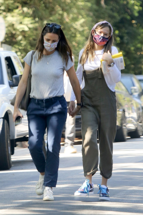 Jennifer Garner Out with Her Daughter in Los Angeles 2020/09/22