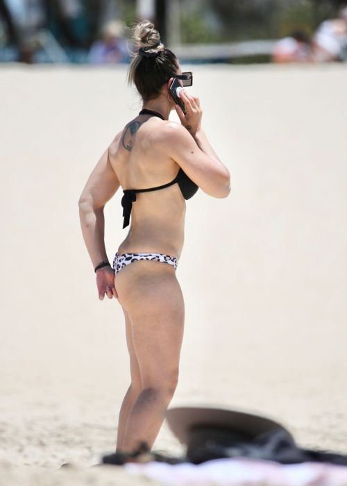 Amanda Micallef in Bikini at a Beach on Gold Coast 2020/11/14 5