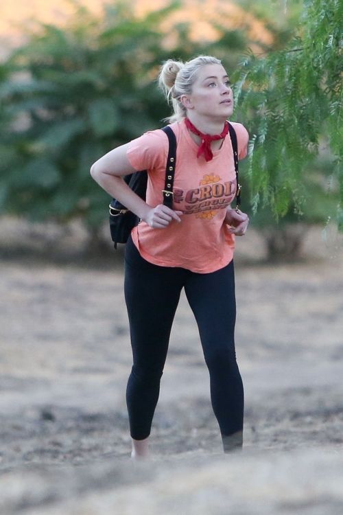 Amber Heard During Hiking Croix Top with Tight Out in Los Angeles 2020/11/16 6