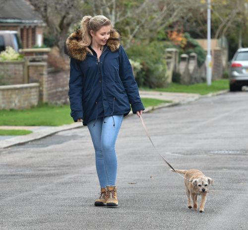 Amy Hart Out with Her Dog in West Sussex 2020/11/27 3