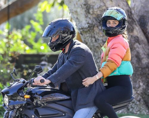 Ana de Armas and Ben Affleck Out Driving on Electric Harley Davidson in Brentwood 2020/11/27 2