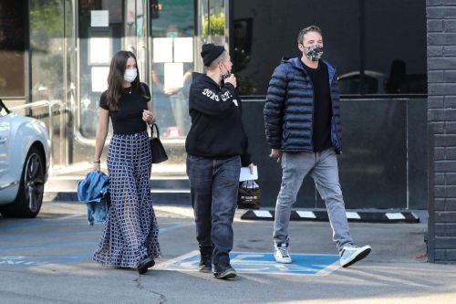 Ana de Armas and Ben Affleck Shopping at XIV Karats in Beverly Hills 11/25/2020 5