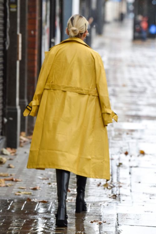 Ashley Roberts in Yellow Long Coat Leaves Global Radio in London 2020/10/29 3