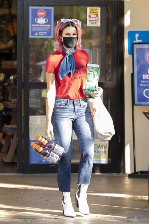 Brittany Furlan in Red and Blue Outfit Out Shopping in Los Angeles 2020/10/28 3