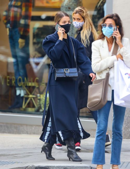 Dianna Agron in Long Black Coat with Face Mask Out in New York 2020/10/20 5