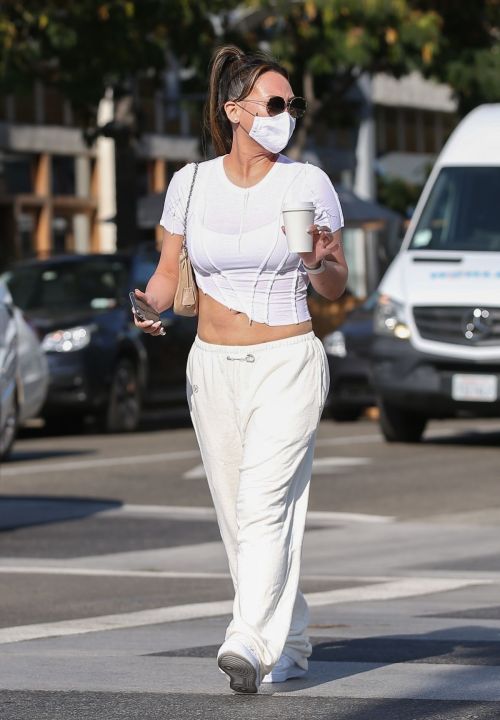 Dorothy Wang in White Stylish Top and Bottom Out for Coffee in Beverly Hills 2020/10/28 6