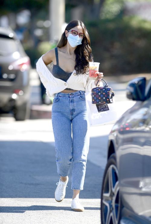 Eiza Gonzalez Out for Coffee in Los Angeles 2020/10/28 1