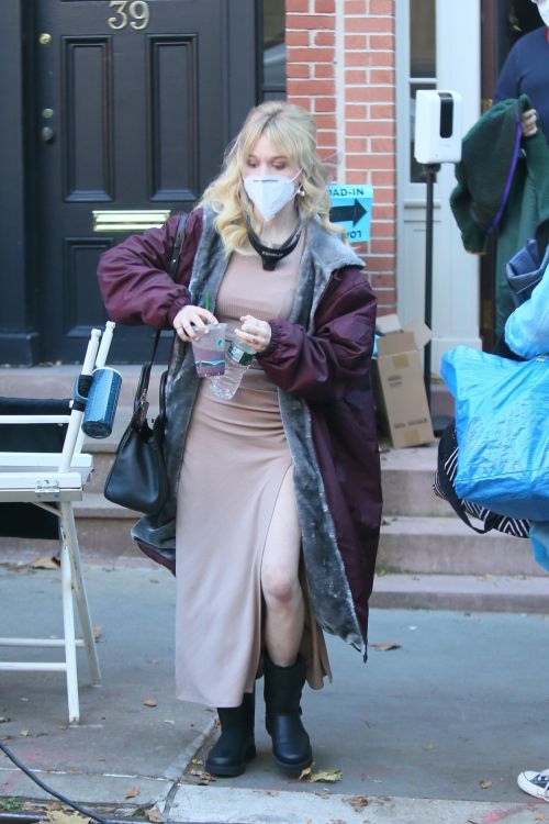 Emily Alyn Lind on the Set of Gossip Girl in New York 2020/11/16 2