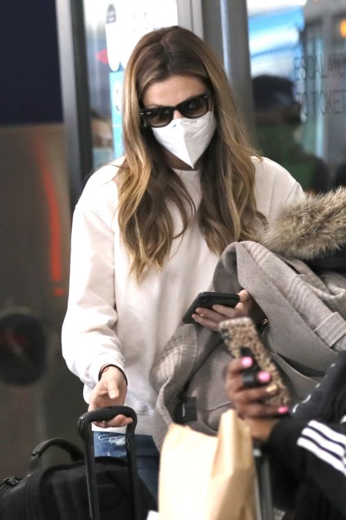 Erin Andrews at Los Angeles International Airport 2020/11/15 2