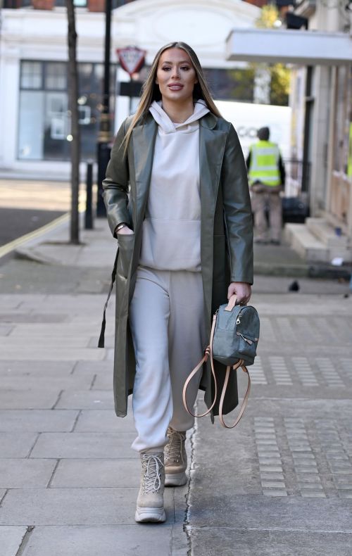 Frankie and Demi Sims walks Out in London 2020/11/27 5