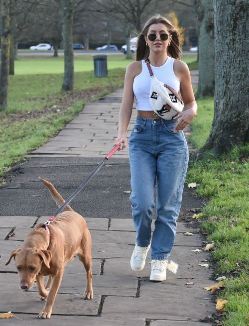 Georgia Steel and Maria Wild walks with her dog out in London 2020/11/23 7