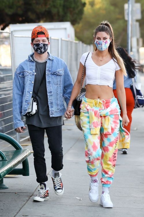 Hannah Stocking Out with her friend in Los Angeles 2020/11/22 1