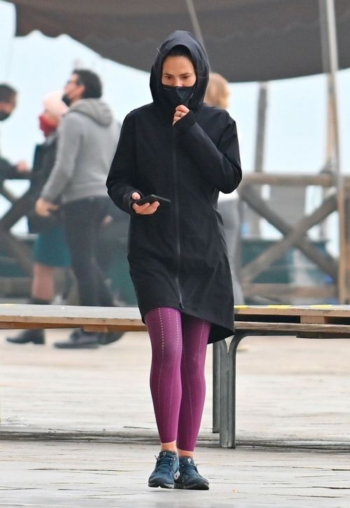 Hayley Atwell Out Jogging in Venice 2020/10/29 6