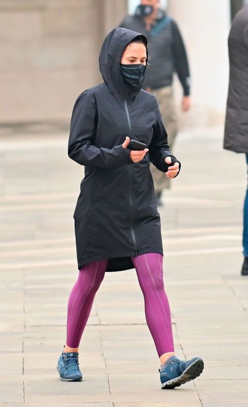 Hayley Atwell Out Jogging in Venice 2020/10/29 7