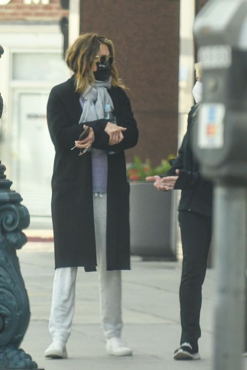 Jennifer Aniston Leaves a Physical Therapy Appointment in Beverly Hills 2020/10/21 1