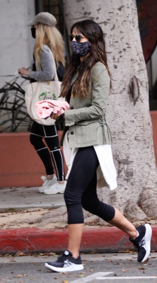 Jordana Brewster at Blue Bottle Coffee in Brentwood 2020/10/22