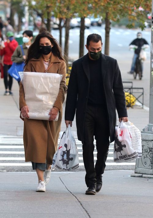 Katie Holmes and Emilio Vitolo Out Shopping in New York 2020/11/16