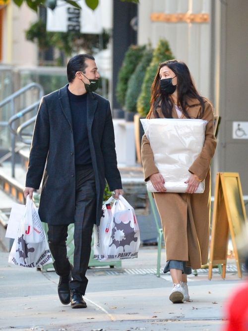 Katie Holmes and Emilio Vitolo Out Shopping in New York 2020/11/16 3